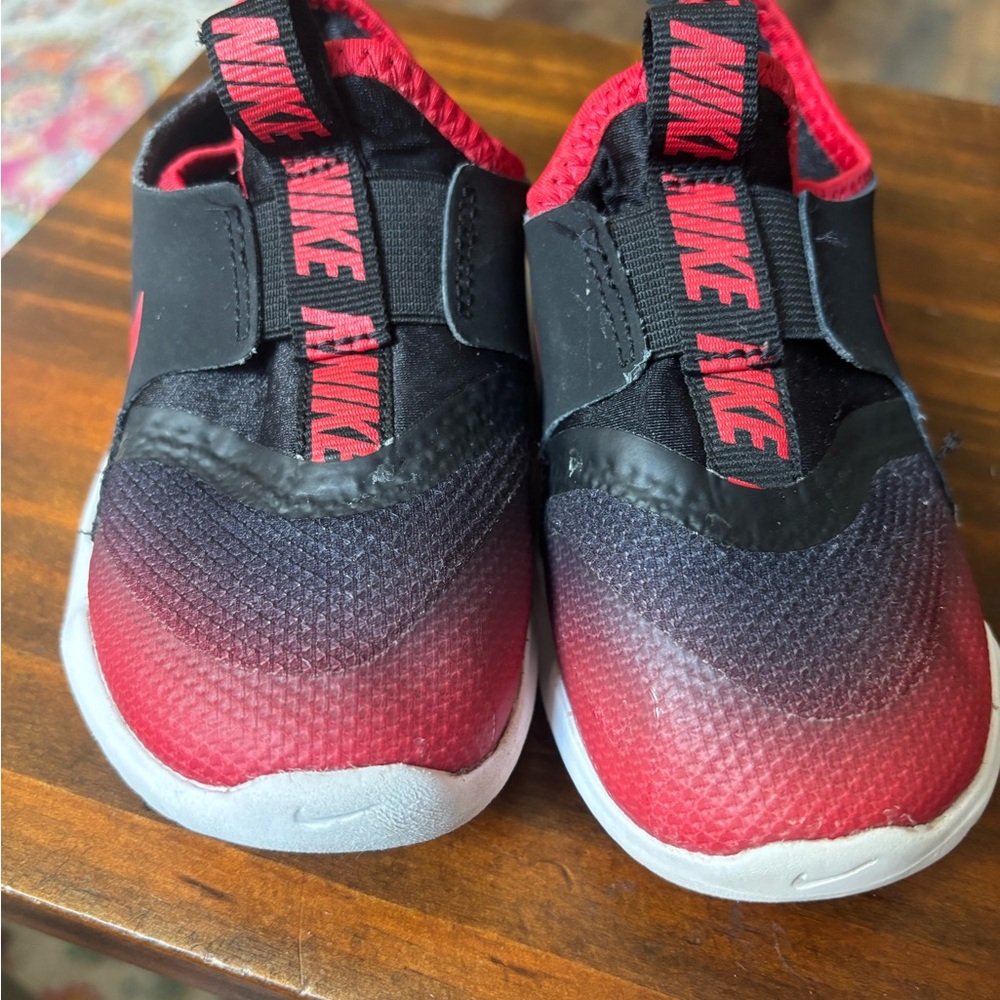 Nike Kids Gradient Red and Black Sneakers